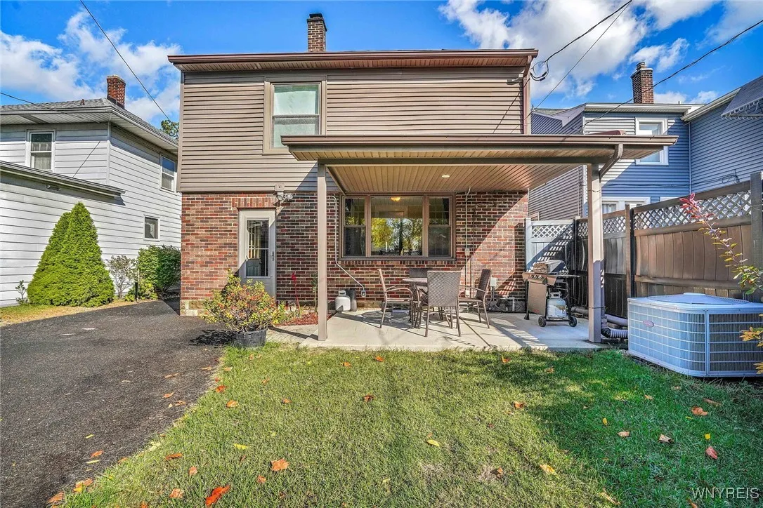 49 East Girard Boulevard, Tonawanda, New York 1421, Tonawanda, New York 14217, 4 Bedrooms Bedrooms, 10 Rooms Rooms,2 BathroomsBathrooms,Residential,For Sale,49 East Girard Boulevard, Tonawanda, New York 1421,0,B1641717