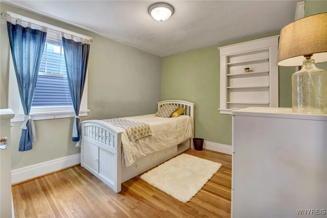 49 East Girard Boulevard, Tonawanda, New York 1421, Tonawanda, New York 14217, 4 Bedrooms Bedrooms, 10 Rooms Rooms,2 BathroomsBathrooms,Residential,For Sale,49 East Girard Boulevard, Tonawanda, New York 1421,0,B1641717