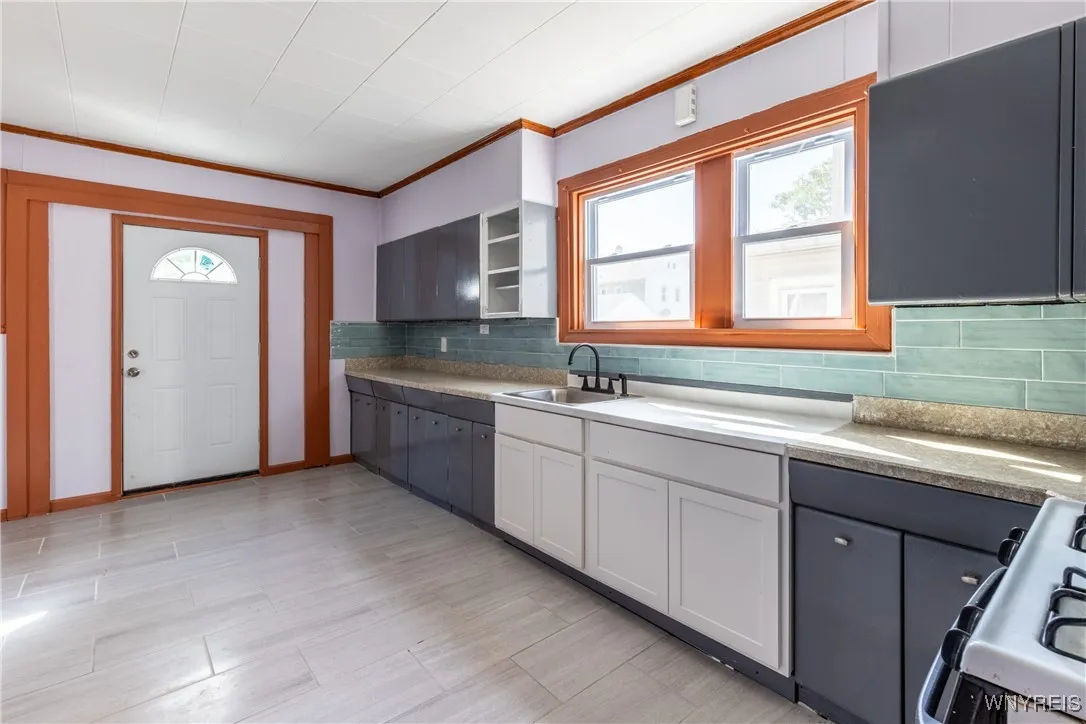 37 Alsace Avenue, Buffalo, New York 14220, Buffalo, New York 14220, 6 Bedrooms Bedrooms, 8 Rooms Rooms,1 BathroomBathrooms,Residential,For Sale,37 Alsace Avenue, Buffalo, New York 14220,0,B1644244