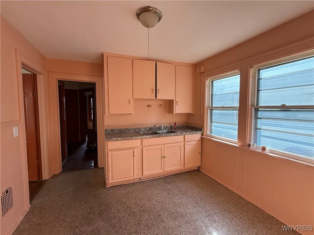 549 Lisbon Avenue, Buffalo, New York 14215, Buffalo, New York 14215, 3 Bedrooms Bedrooms, 6 Rooms Rooms,1 BathroomBathrooms,Residential Lease,For Rent,549 Lisbon Avenue, Buffalo, New York 14215,0,B1641116