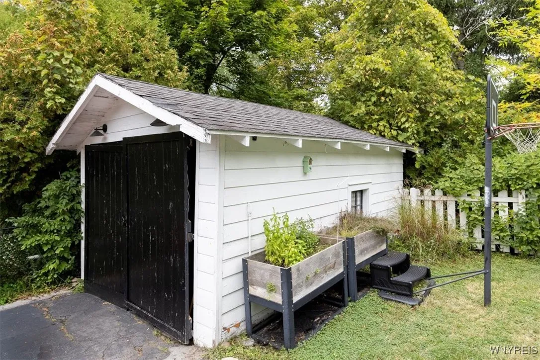 5665 East Lane, Hamburg, New York 14085, Hamburg, New York 14085, 3 Bedrooms Bedrooms, 6 Rooms Rooms,2 BathroomsBathrooms,Residential,For Sale,5665 East Lane, Hamburg, New York 14085,0,B1644256