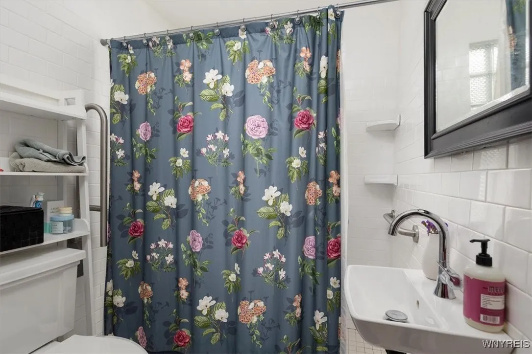 5665 East Lane, Hamburg, New York 14085, Hamburg, New York 14085, 3 Bedrooms Bedrooms, 6 Rooms Rooms,2 BathroomsBathrooms,Residential,For Sale,5665 East Lane, Hamburg, New York 14085,0,B1644256