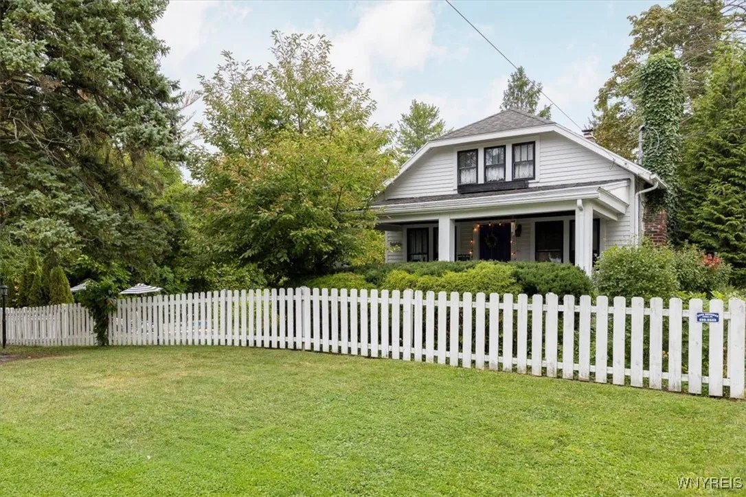 5665 East Lane, Hamburg, New York 14085, Hamburg, New York 14085, 3 Bedrooms Bedrooms, 6 Rooms Rooms,2 BathroomsBathrooms,Residential,Closed,5665 East Lane, Hamburg, New York 14085,0,B1644256