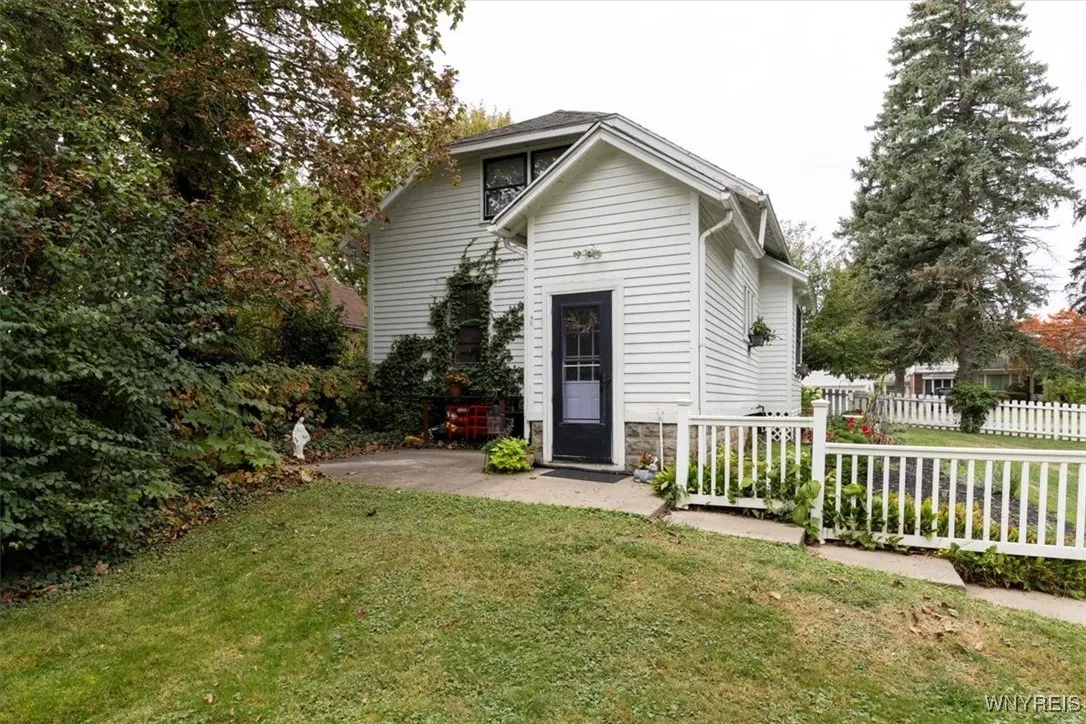 5665 East Lane, Hamburg, New York 14085, Hamburg, New York 14085, 3 Bedrooms Bedrooms, 6 Rooms Rooms,2 BathroomsBathrooms,Residential,Closed,5665 East Lane, Hamburg, New York 14085,0,B1644256