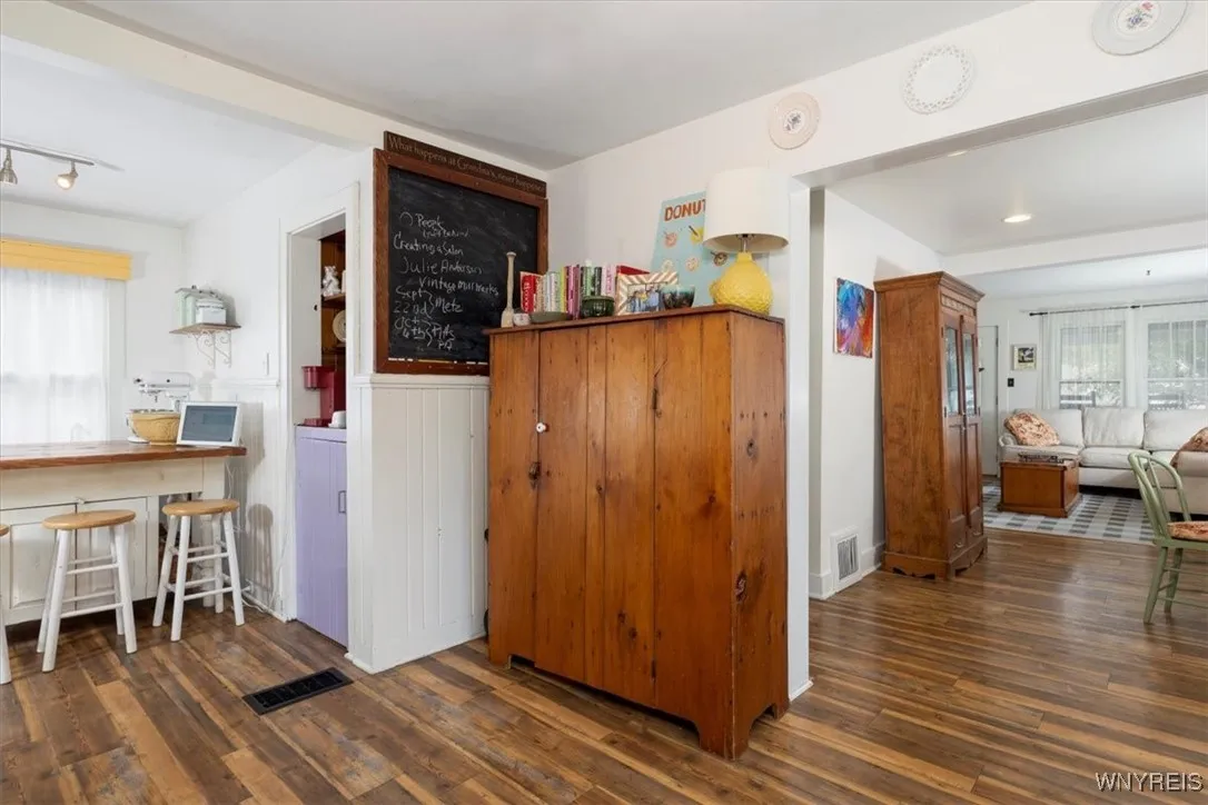 5665 East Lane, Hamburg, New York 14085, Hamburg, New York 14085, 3 Bedrooms Bedrooms, 6 Rooms Rooms,2 BathroomsBathrooms,Residential,For Sale,5665 East Lane, Hamburg, New York 14085,0,B1644256