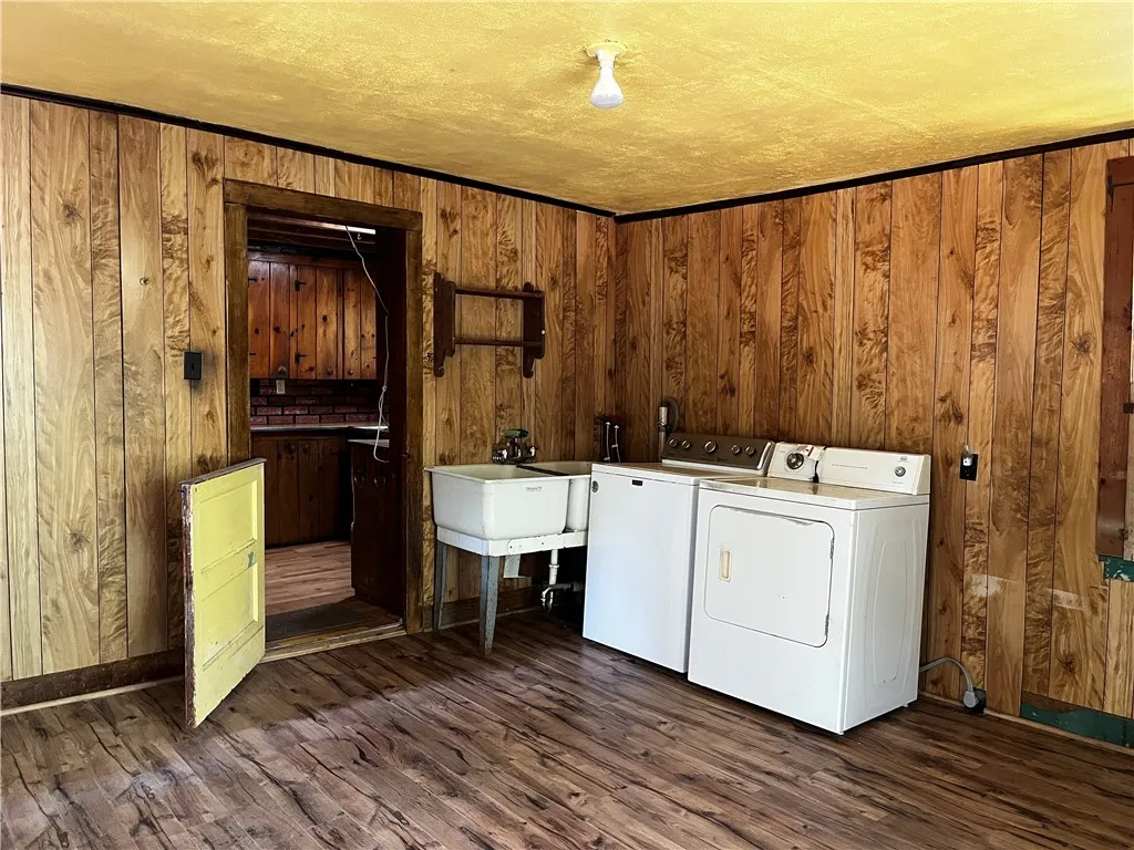 2146 Buffalo Street, Seneca, New York 14561, Seneca, New York 14561, 3 Bedrooms Bedrooms, 8 Rooms Rooms,1 BathroomBathrooms,Residential,For Sale,2146 Buffalo Street, Seneca, New York 14561,0,R1644277