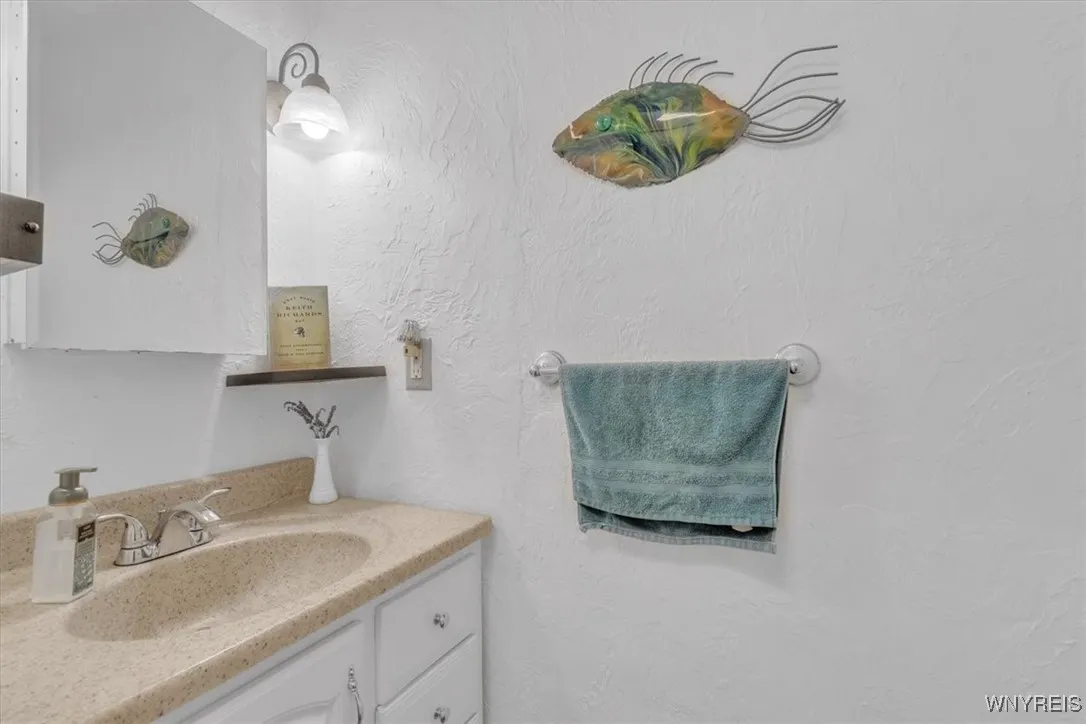 901 Onondaga Street, Lewiston, New York 14092, Lewiston, New York 14092, 4 Bedrooms Bedrooms, 10 Rooms Rooms,2 BathroomsBathrooms,Residential,For Sale,901 Onondaga Street, Lewiston, New York 14092,0,B1644160