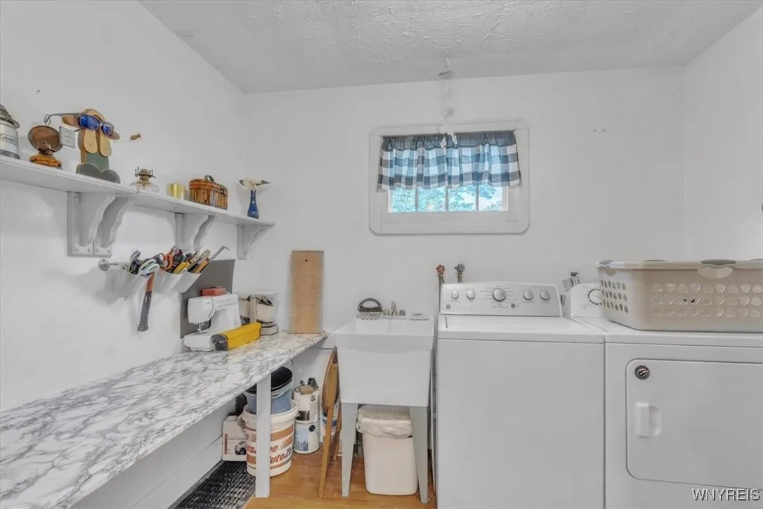 901 Onondaga Street, Lewiston, New York 14092, Lewiston, New York 14092, 4 Bedrooms Bedrooms, 10 Rooms Rooms,2 BathroomsBathrooms,Residential,For Sale,901 Onondaga Street, Lewiston, New York 14092,0,B1644160