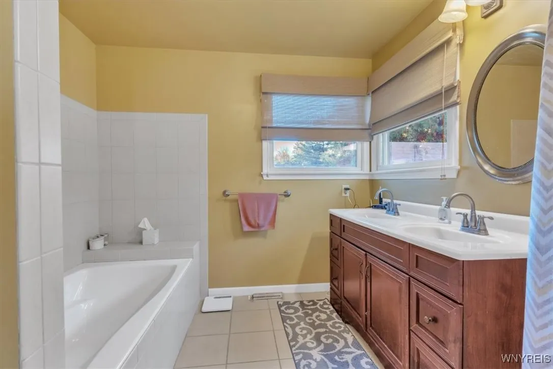 901 Onondaga Street, Lewiston, New York 14092, Lewiston, New York 14092, 4 Bedrooms Bedrooms, 10 Rooms Rooms,2 BathroomsBathrooms,Residential,For Sale,901 Onondaga Street, Lewiston, New York 14092,0,B1644160