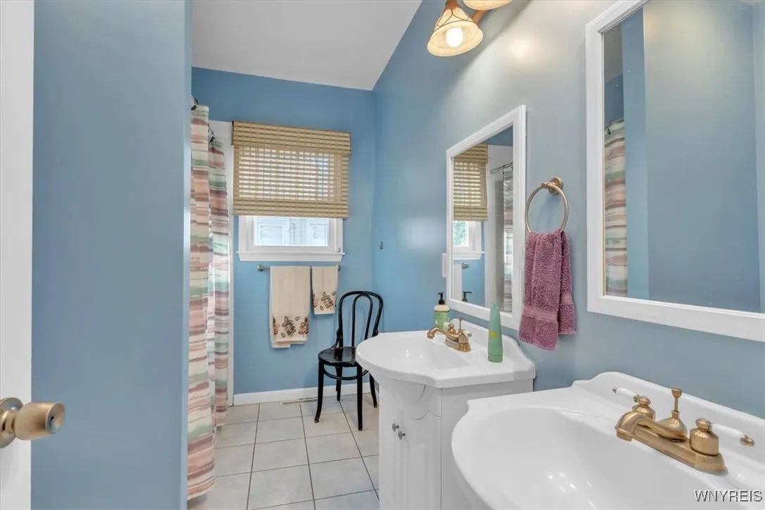 901 Onondaga Street, Lewiston, New York 14092, Lewiston, New York 14092, 4 Bedrooms Bedrooms, 10 Rooms Rooms,2 BathroomsBathrooms,Residential,For Sale,901 Onondaga Street, Lewiston, New York 14092,0,B1644160