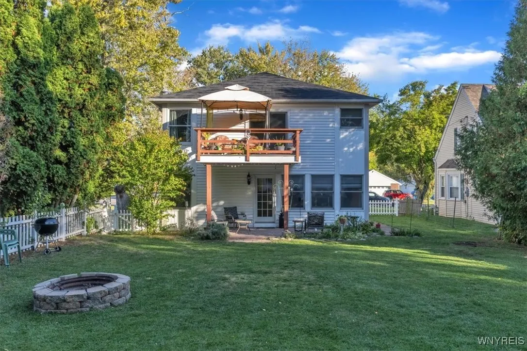 901 Onondaga Street, Lewiston, New York 14092, Lewiston, New York 14092, 4 Bedrooms Bedrooms, 10 Rooms Rooms,2 BathroomsBathrooms,Residential,For Sale,901 Onondaga Street, Lewiston, New York 14092,0,B1644160