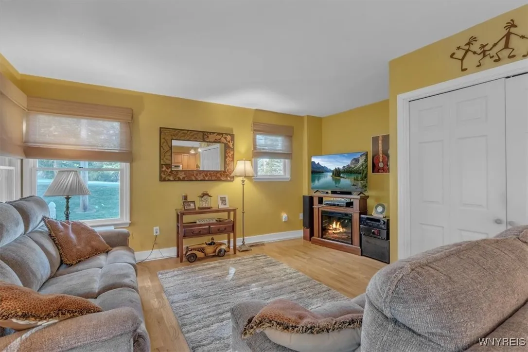 901 Onondaga Street, Lewiston, New York 14092, Lewiston, New York 14092, 4 Bedrooms Bedrooms, 10 Rooms Rooms,2 BathroomsBathrooms,Residential,For Sale,901 Onondaga Street, Lewiston, New York 14092,0,B1644160