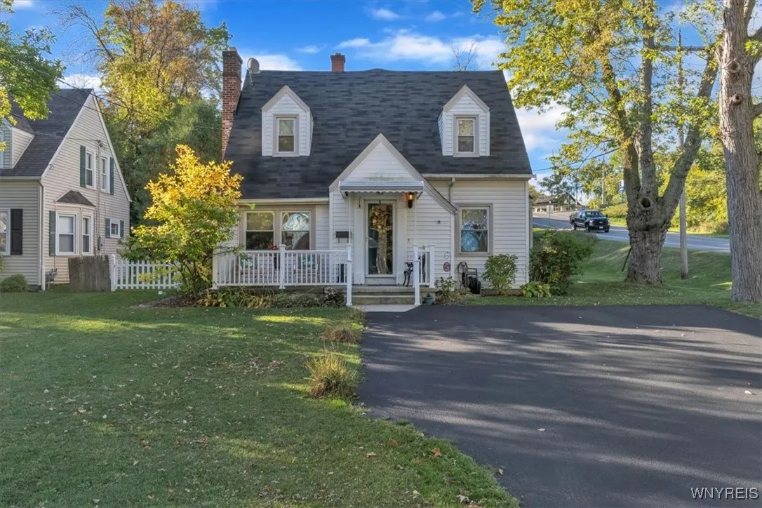 901 Onondaga Street, Lewiston, New York 14092, Lewiston, New York 14092, 4 Bedrooms Bedrooms, 10 Rooms Rooms,2 BathroomsBathrooms,Residential,For Sale,901 Onondaga Street, Lewiston, New York 14092,0,B1644160