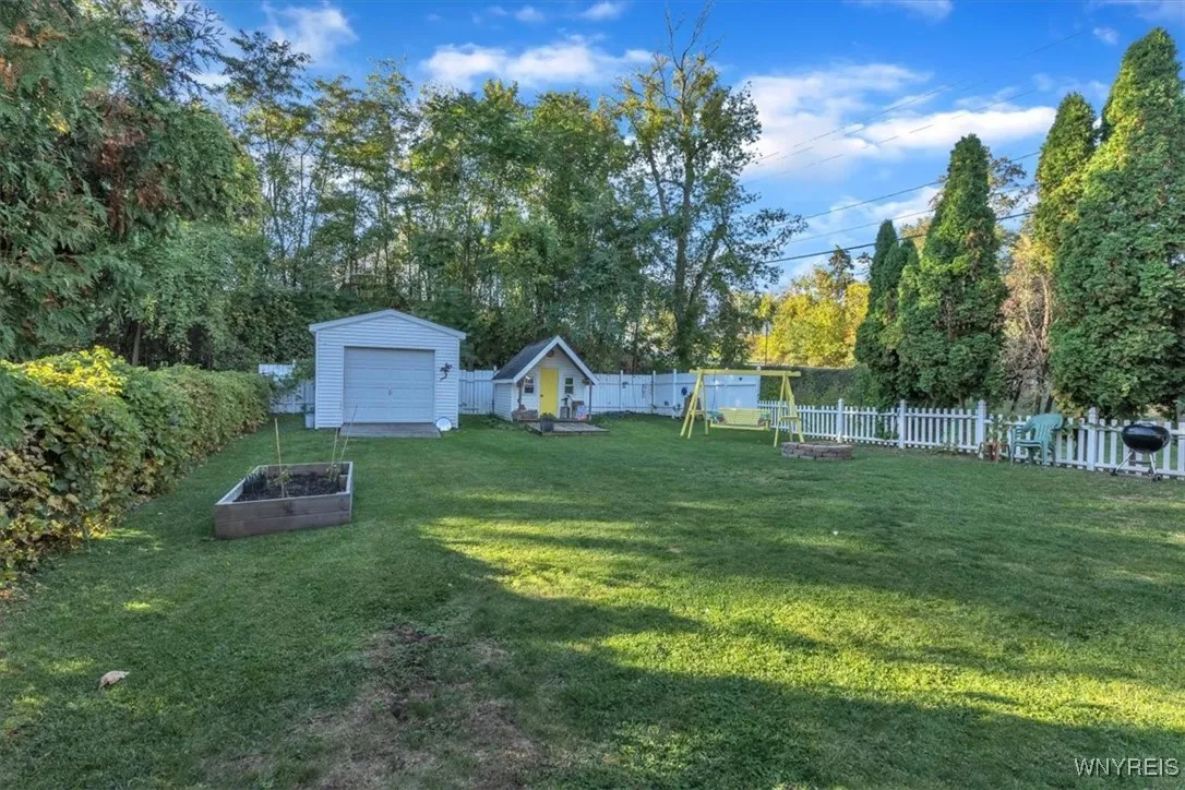 901 Onondaga Street, Lewiston, New York 14092, Lewiston, New York 14092, 4 Bedrooms Bedrooms, 10 Rooms Rooms,2 BathroomsBathrooms,Residential,For Sale,901 Onondaga Street, Lewiston, New York 14092,0,B1644160