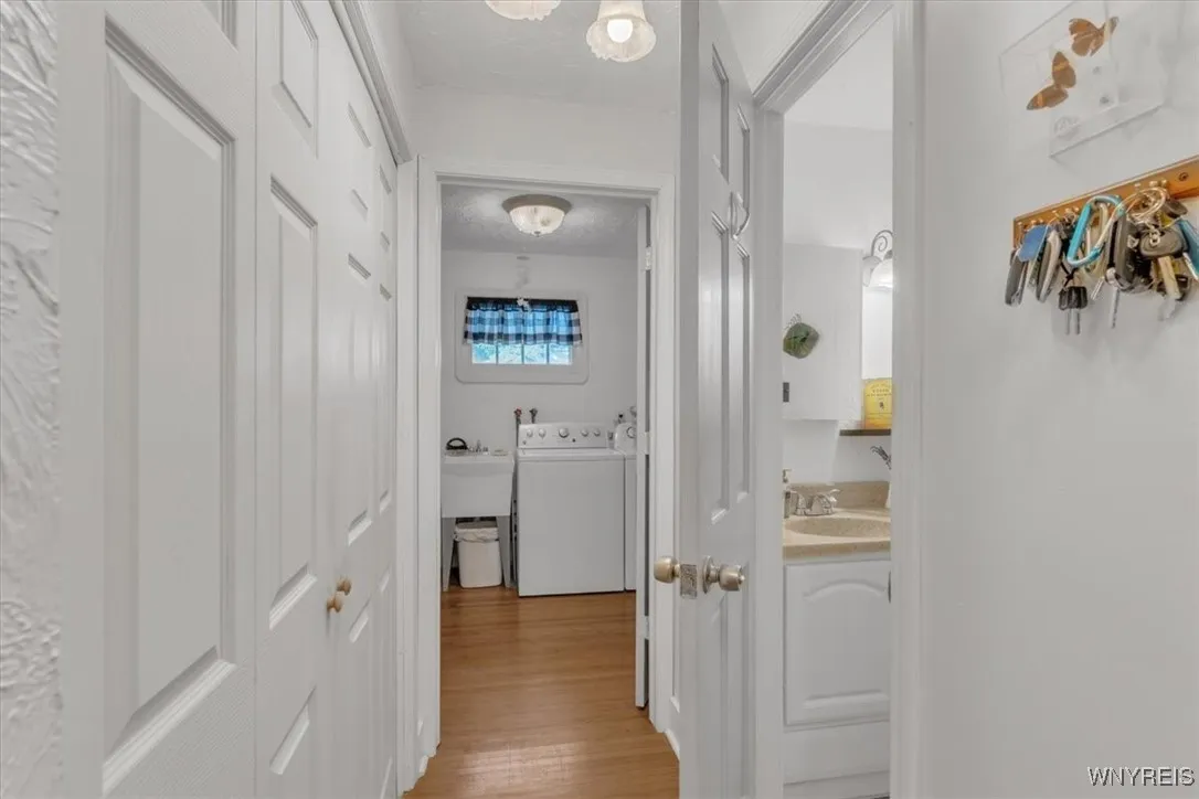 901 Onondaga Street, Lewiston, New York 14092, Lewiston, New York 14092, 4 Bedrooms Bedrooms, 10 Rooms Rooms,2 BathroomsBathrooms,Residential,For Sale,901 Onondaga Street, Lewiston, New York 14092,0,B1644160