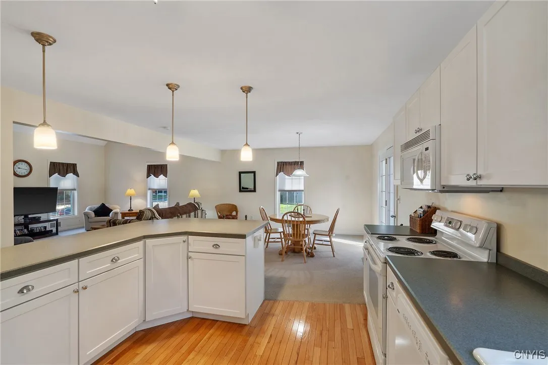 62 Third Avenue, Oswego, New York 13126, Oswego, New York 13126, 2 Bedrooms Bedrooms, 7 Rooms Rooms,2 BathroomsBathrooms,Residential,Closed,62 Third Avenue, Oswego, New York 13126,0,S1643907