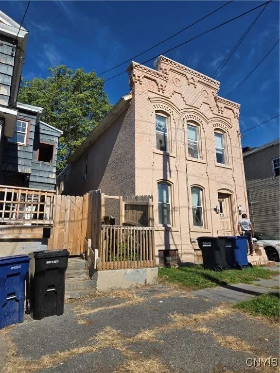 317 East Division Street, Syracuse, New York 13208, Syracuse, New York 13208, 4 Bedrooms Bedrooms, ,2 BathroomsBathrooms,Residential,For Sale,317 East Division Street, Syracuse, New York 13208,0,S1644296
