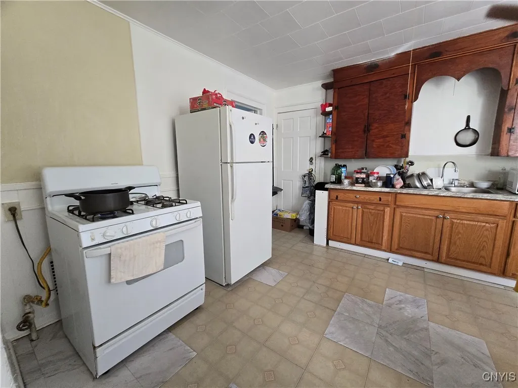 317 East Division Street, Syracuse, New York 13208, Syracuse, New York 13208, 4 Bedrooms Bedrooms, ,2 BathroomsBathrooms,Residential,For Sale,317 East Division Street, Syracuse, New York 13208,0,S1644296