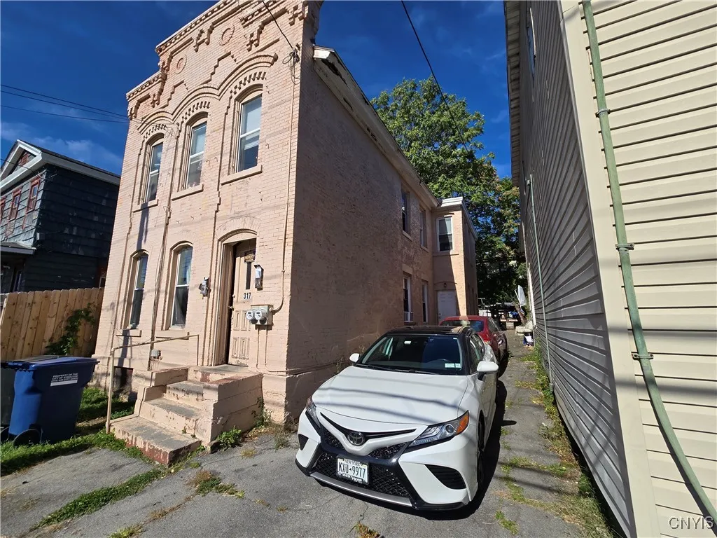 317 East Division Street, Syracuse, New York 13208, Syracuse, New York 13208, 4 Bedrooms Bedrooms, ,2 BathroomsBathrooms,Residential,For Sale,317 East Division Street, Syracuse, New York 13208,0,S1644296