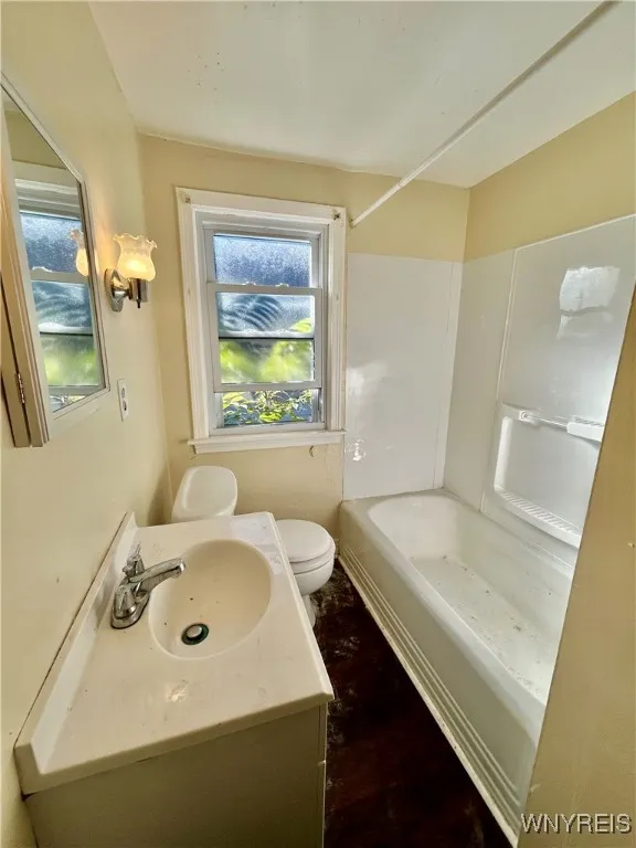 132 Hewitt Avenue, Buffalo, New York 14215, Buffalo, New York 14215, 4 Bedrooms Bedrooms, ,2 BathroomsBathrooms,Residential,For Sale,132 Hewitt Avenue, Buffalo, New York 14215,0,B1644161