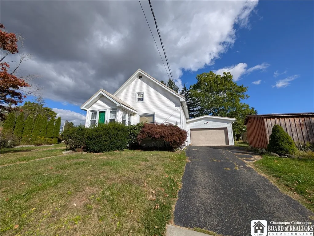 513 Prospect Street, Jamestown, New York 14701, Jamestown, New York 14701, 2 Bedrooms Bedrooms, 6 Rooms Rooms,2 BathroomsBathrooms,Residential,For Sale,513 Prospect Street, Jamestown, New York 14701,0,R1644405