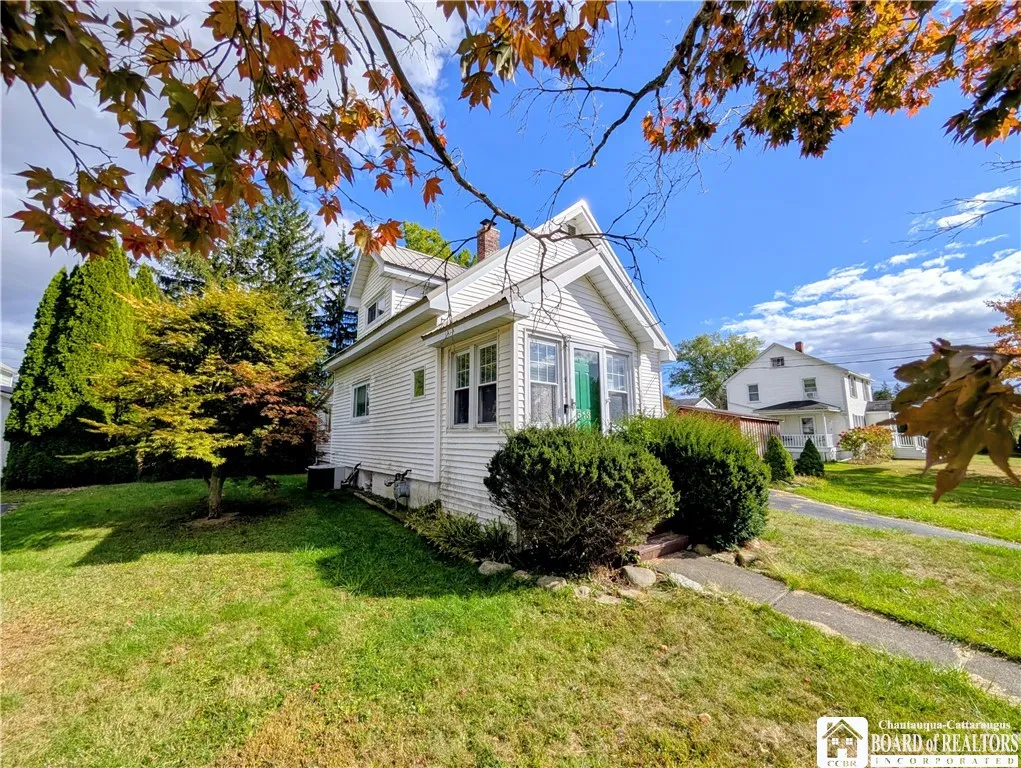 513 Prospect Street, Jamestown, New York 14701, Jamestown, New York 14701, 2 Bedrooms Bedrooms, 6 Rooms Rooms,2 BathroomsBathrooms,Residential,For Sale,513 Prospect Street, Jamestown, New York 14701,0,R1644405