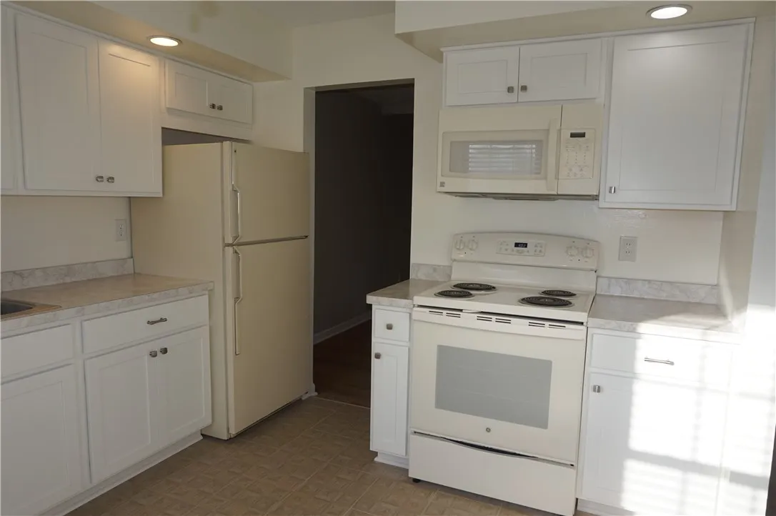 663 French Road, Brighton, New York 14618, Brighton, New York 14618, 3 Bedrooms Bedrooms, 7 Rooms Rooms,1 BathroomBathrooms,Residential Lease,For Rent,663 French Road, Brighton, New York 14618,0,R1644259