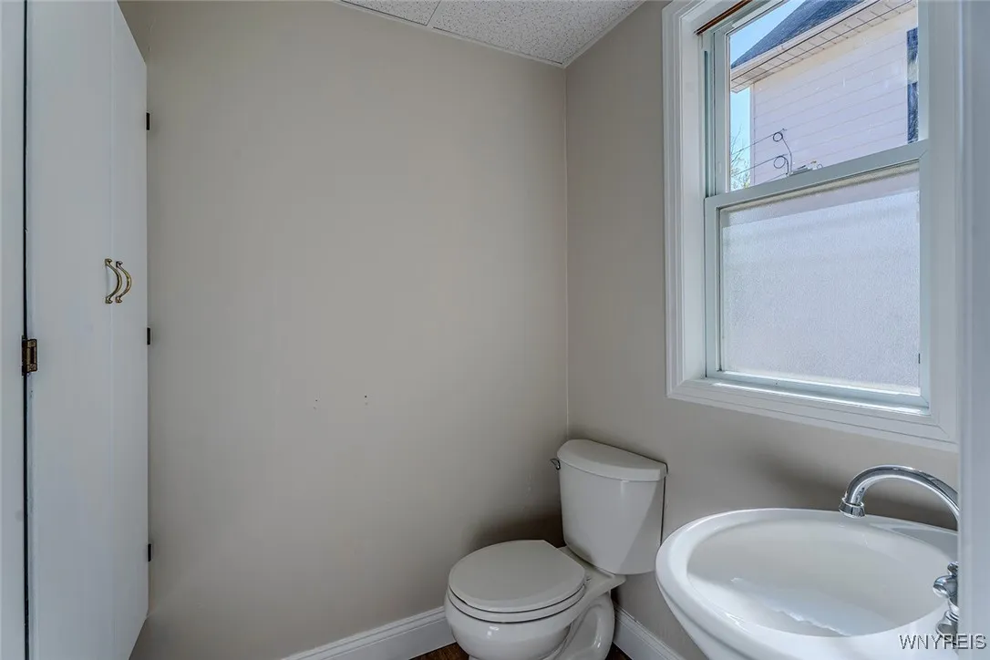 87 Sterling Avenue, Buffalo, New York 14216, Buffalo, New York 14216, 4 Bedrooms Bedrooms, 10 Rooms Rooms,1 BathroomBathrooms,Residential,For Sale,87 Sterling Avenue, Buffalo, New York 14216,0,B1642675