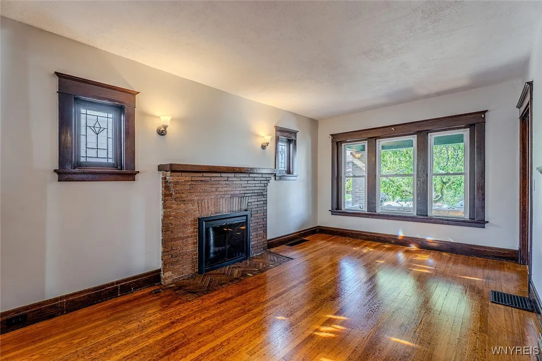 87 Sterling Avenue, Buffalo, New York 14216, Buffalo, New York 14216, 4 Bedrooms Bedrooms, 10 Rooms Rooms,1 BathroomBathrooms,Residential,For Sale,87 Sterling Avenue, Buffalo, New York 14216,0,B1642675