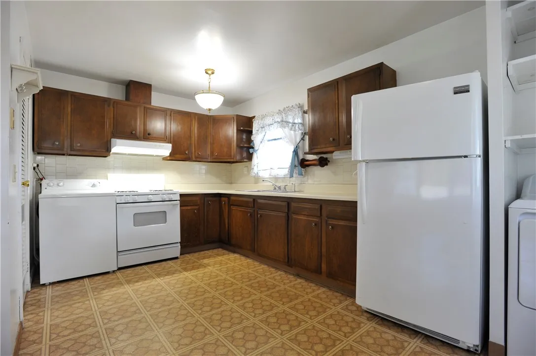106 Matthews Circle, Horseheads, New York 14845, Horseheads, New York 14845, 3 Bedrooms Bedrooms, 6 Rooms Rooms,1 BathroomBathrooms,Residential,For Sale,106 Matthews Circle, Horseheads, New York 14845,0,R1642371
