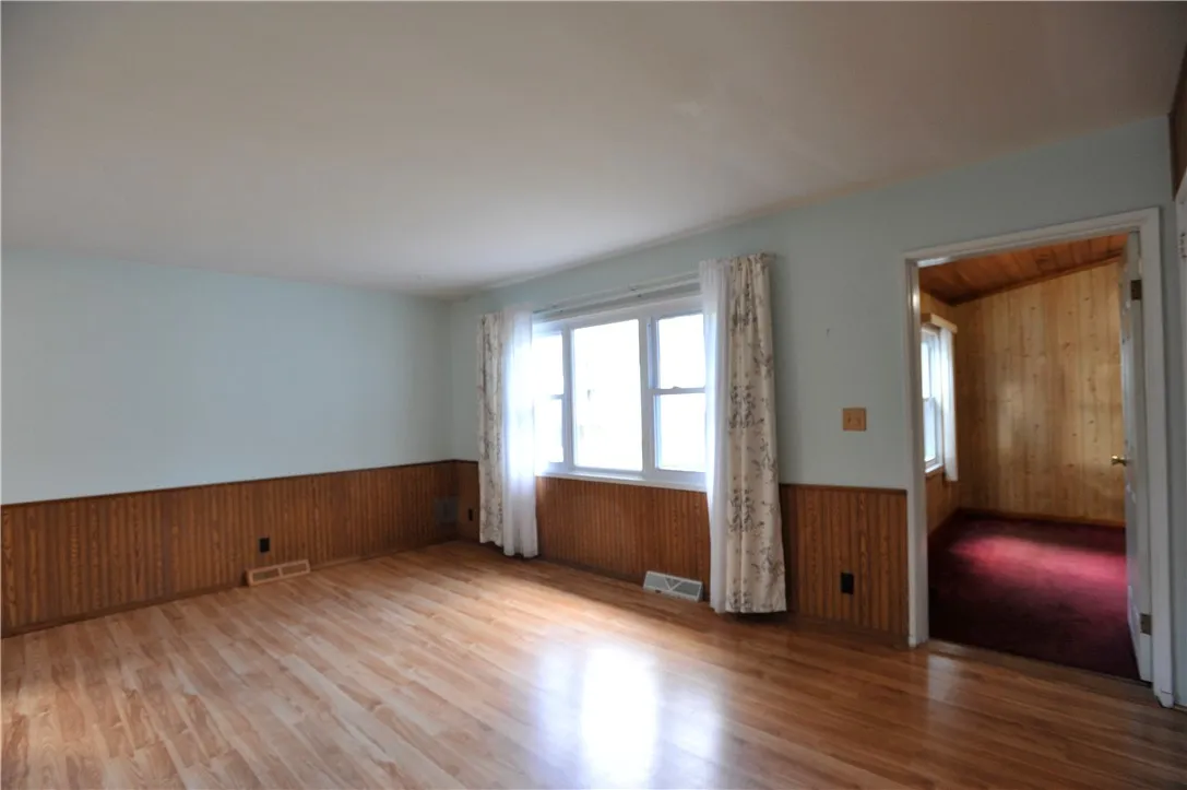 106 Matthews Circle, Horseheads, New York 14845, Horseheads, New York 14845, 3 Bedrooms Bedrooms, 6 Rooms Rooms,1 BathroomBathrooms,Residential,For Sale,106 Matthews Circle, Horseheads, New York 14845,0,R1642371