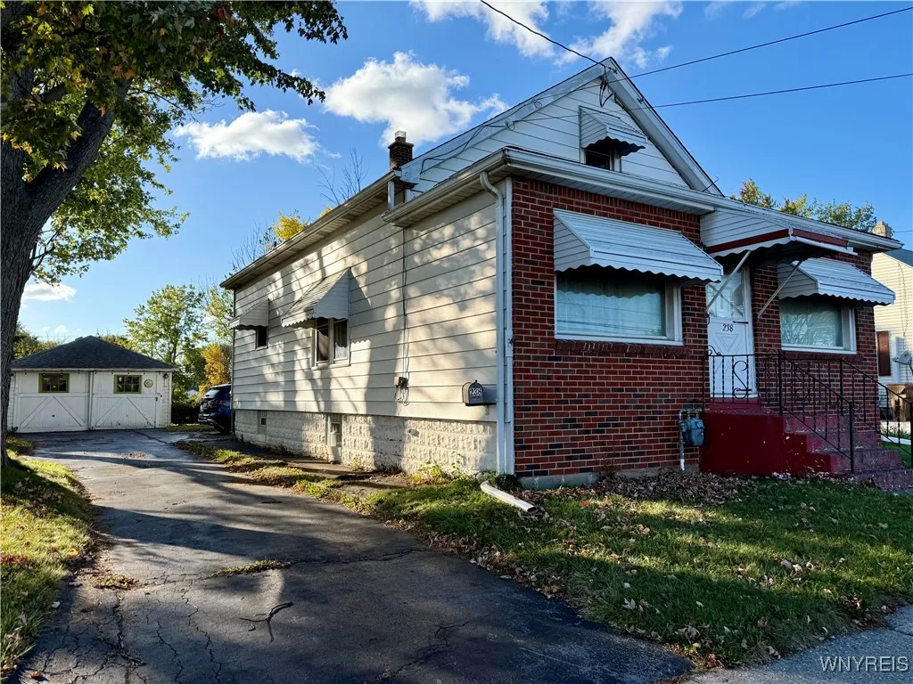 238 Cayuga Road, Cheektowaga, New York 14225, Cheektowaga, New York 14225, 3 Bedrooms Bedrooms, 5 Rooms Rooms,1 BathroomBathrooms,Residential,For Sale,238 Cayuga Road, Cheektowaga, New York 14225,0,B1643610