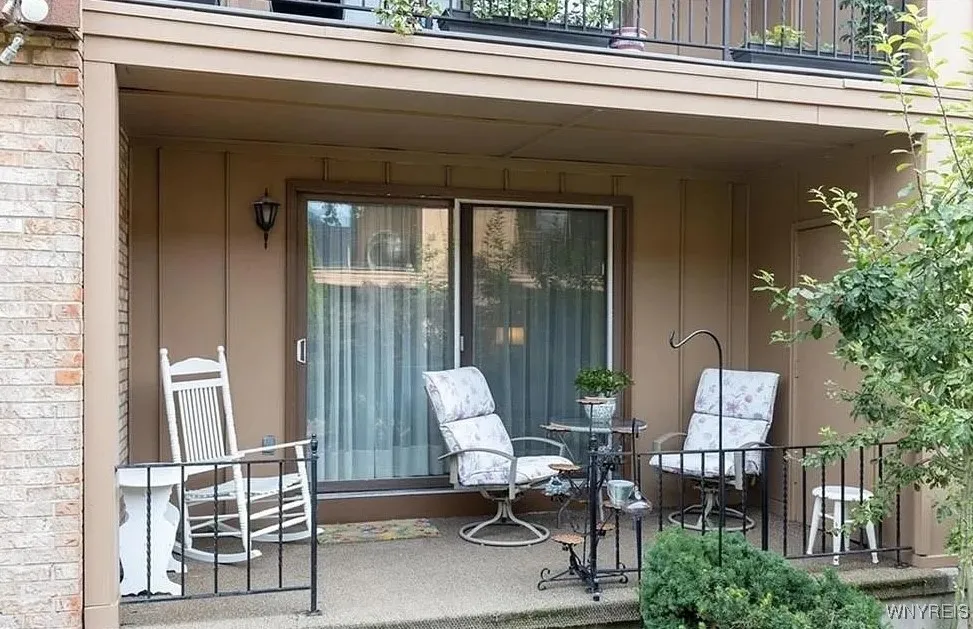 110 Groton, Amherst, New York 14228, Amherst, New York 14228, 2 Bedrooms Bedrooms, 5 Rooms Rooms,2 BathroomsBathrooms,Residential Lease,For Rent,110 Groton, Amherst, New York 14228,0,B1644450