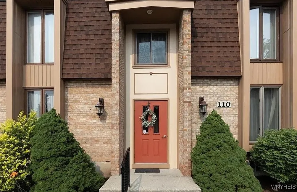 110 Groton, Amherst, New York 14228, Amherst, New York 14228, 2 Bedrooms Bedrooms, 5 Rooms Rooms,2 BathroomsBathrooms,Residential Lease,For Rent,110 Groton, Amherst, New York 14228,0,B1644450