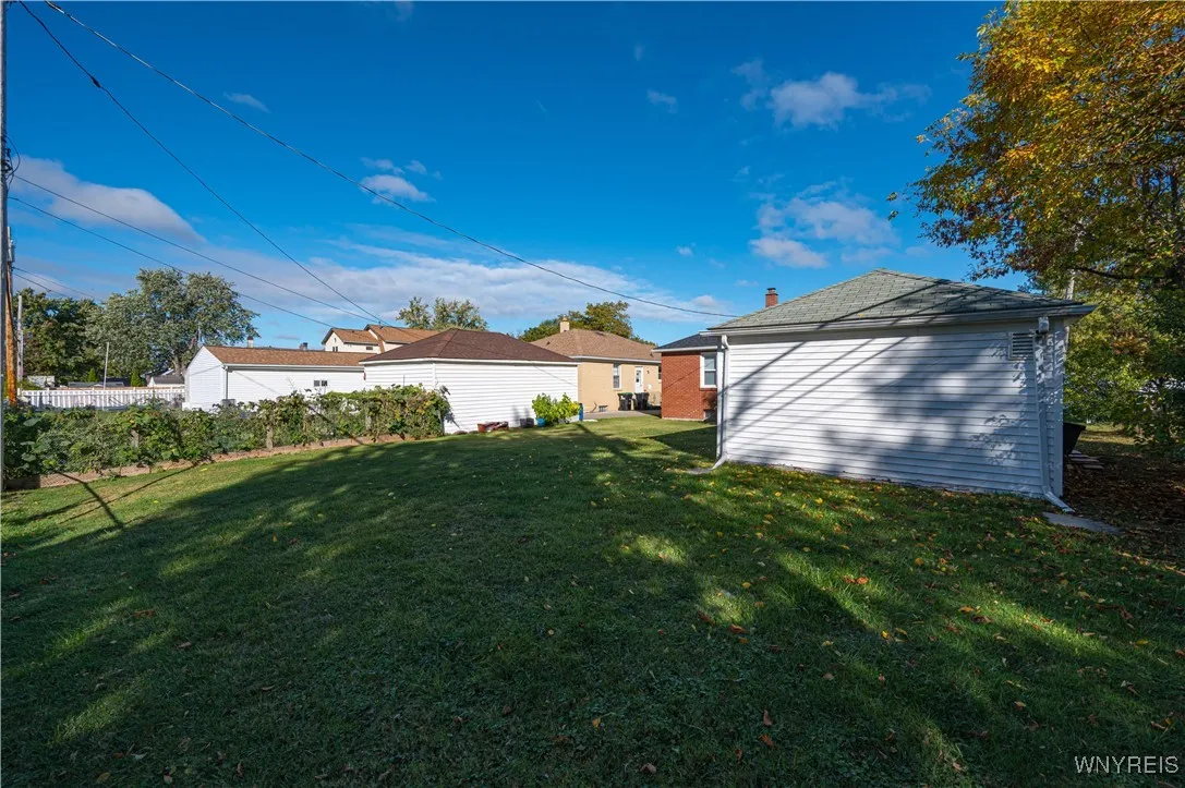 83 Keats Avenue, Tonawanda, New York 14150, Tonawanda, New York 14150, 3 Bedrooms Bedrooms, 7 Rooms Rooms,1 BathroomBathrooms,Residential,For Sale,83 Keats Avenue, Tonawanda, New York 14150,0,B1644447