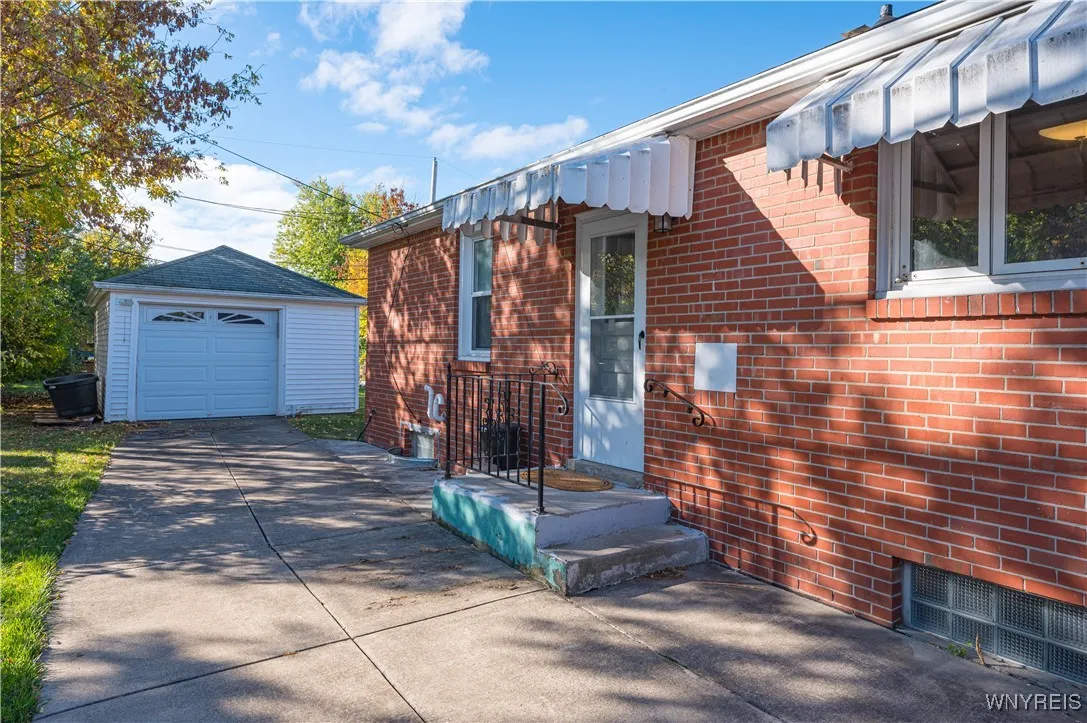 83 Keats Avenue, Tonawanda, New York 14150, Tonawanda, New York 14150, 3 Bedrooms Bedrooms, 7 Rooms Rooms,1 BathroomBathrooms,Residential,For Sale,83 Keats Avenue, Tonawanda, New York 14150,0,B1644447