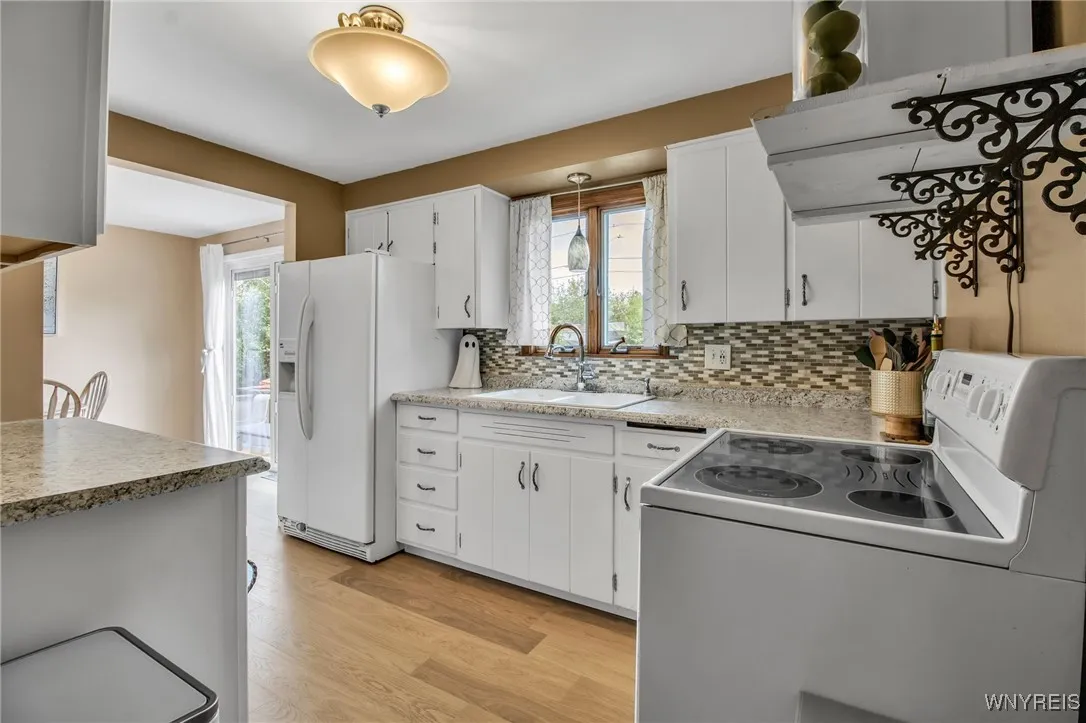 6 Towerwood Road, Grand Island, New York 14072, Grand Island, New York 14072, 2 Bedrooms Bedrooms, 5 Rooms Rooms,1 BathroomBathrooms,Residential,For Sale,6 Towerwood Road, Grand Island, New York 14072,0,B1644363