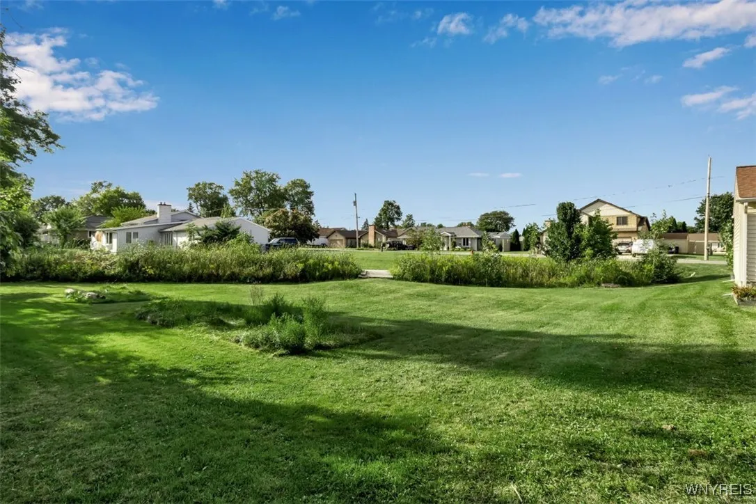 6 Towerwood Road, Grand Island, New York 14072, Grand Island, New York 14072, 2 Bedrooms Bedrooms, 5 Rooms Rooms,1 BathroomBathrooms,Residential,For Sale,6 Towerwood Road, Grand Island, New York 14072,0,B1644363