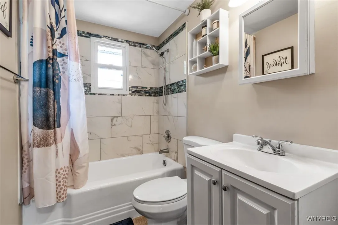 6 Towerwood Road, Grand Island, New York 14072, Grand Island, New York 14072, 2 Bedrooms Bedrooms, 5 Rooms Rooms,1 BathroomBathrooms,Residential,For Sale,6 Towerwood Road, Grand Island, New York 14072,0,B1644363
