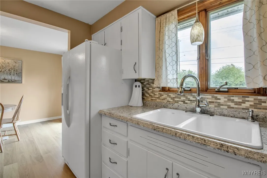 6 Towerwood Road, Grand Island, New York 14072, Grand Island, New York 14072, 2 Bedrooms Bedrooms, 5 Rooms Rooms,1 BathroomBathrooms,Residential,For Sale,6 Towerwood Road, Grand Island, New York 14072,0,B1644363