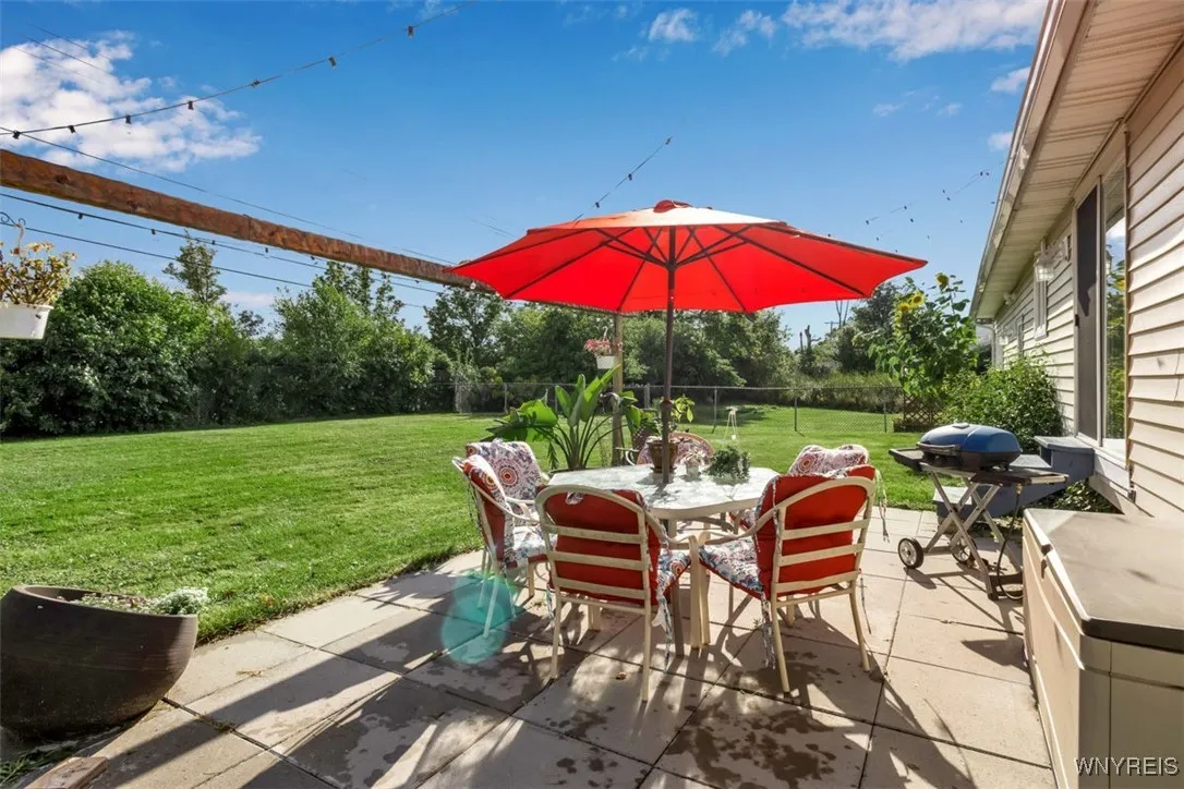 6 Towerwood Road, Grand Island, New York 14072, Grand Island, New York 14072, 2 Bedrooms Bedrooms, 5 Rooms Rooms,1 BathroomBathrooms,Residential,For Sale,6 Towerwood Road, Grand Island, New York 14072,0,B1644363