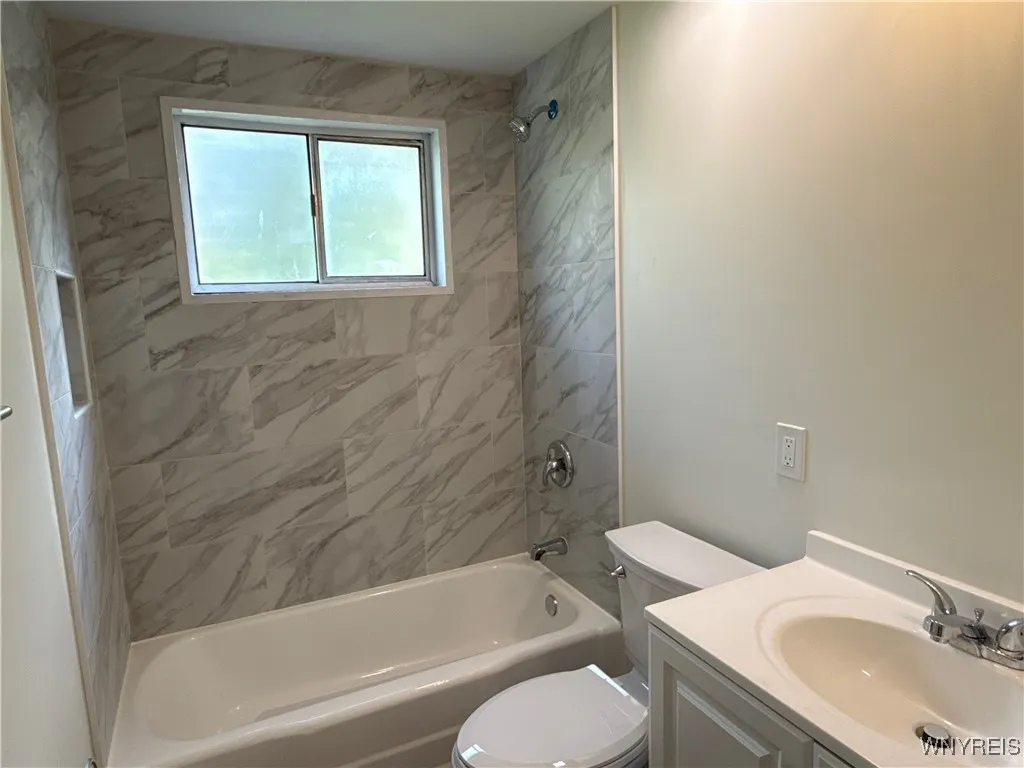 130 Sanders Road, Buffalo, New York 14216, Buffalo, New York 14216, 2 Bedrooms Bedrooms, 5 Rooms Rooms,1 BathroomBathrooms,Residential Lease,For Rent,130 Sanders Road, Buffalo, New York 14216,0,B1642666