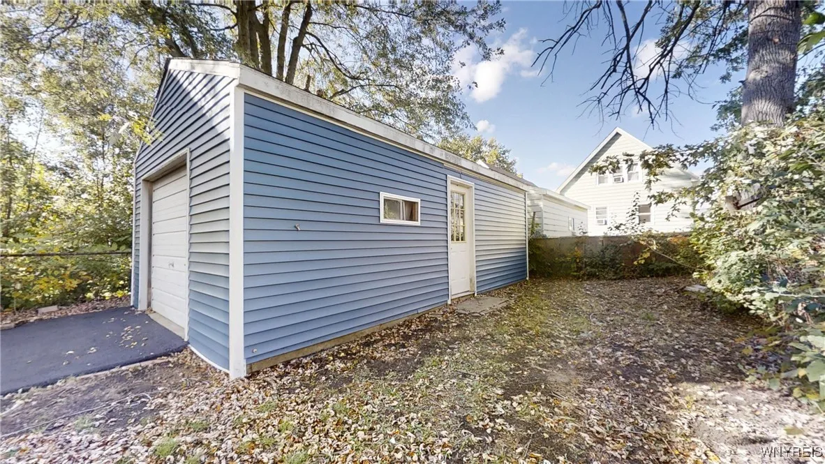 36 Layer Avenue, Buffalo, New York 14207, Buffalo, New York 14207, 3 Bedrooms Bedrooms, 7 Rooms Rooms,1 BathroomBathrooms,Residential,For Sale,36 Layer Avenue, Buffalo, New York 14207,0,B1644398