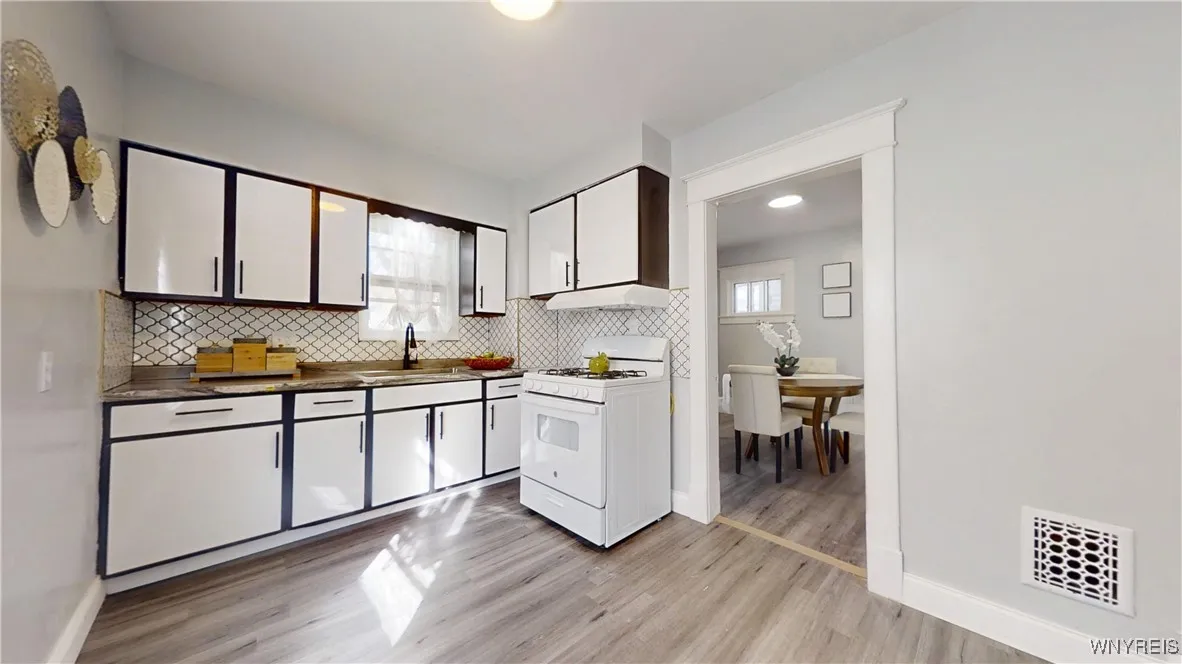 36 Layer Avenue, Buffalo, New York 14207, Buffalo, New York 14207, 3 Bedrooms Bedrooms, 7 Rooms Rooms,1 BathroomBathrooms,Residential,For Sale,36 Layer Avenue, Buffalo, New York 14207,0,B1644398