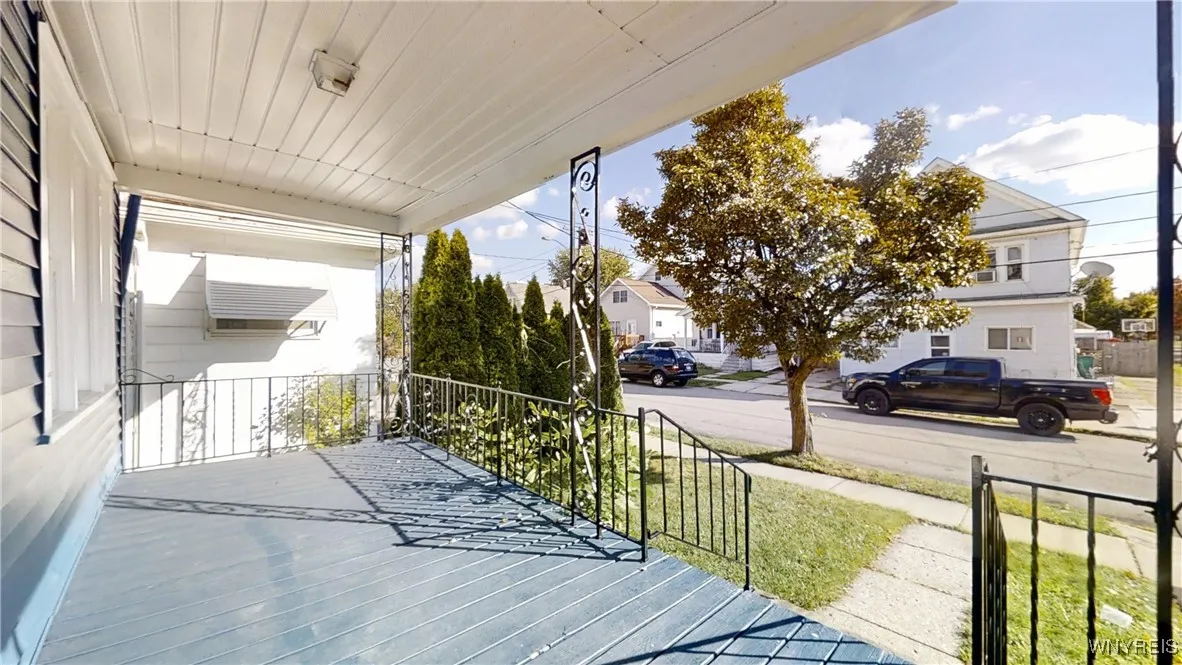 36 Layer Avenue, Buffalo, New York 14207, Buffalo, New York 14207, 3 Bedrooms Bedrooms, 7 Rooms Rooms,1 BathroomBathrooms,Residential,For Sale,36 Layer Avenue, Buffalo, New York 14207,0,B1644398