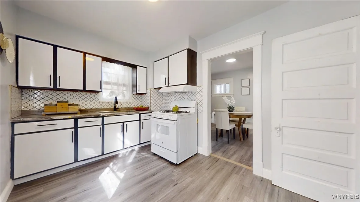 36 Layer Avenue, Buffalo, New York 14207, Buffalo, New York 14207, 3 Bedrooms Bedrooms, 7 Rooms Rooms,1 BathroomBathrooms,Residential,For Sale,36 Layer Avenue, Buffalo, New York 14207,0,B1644398