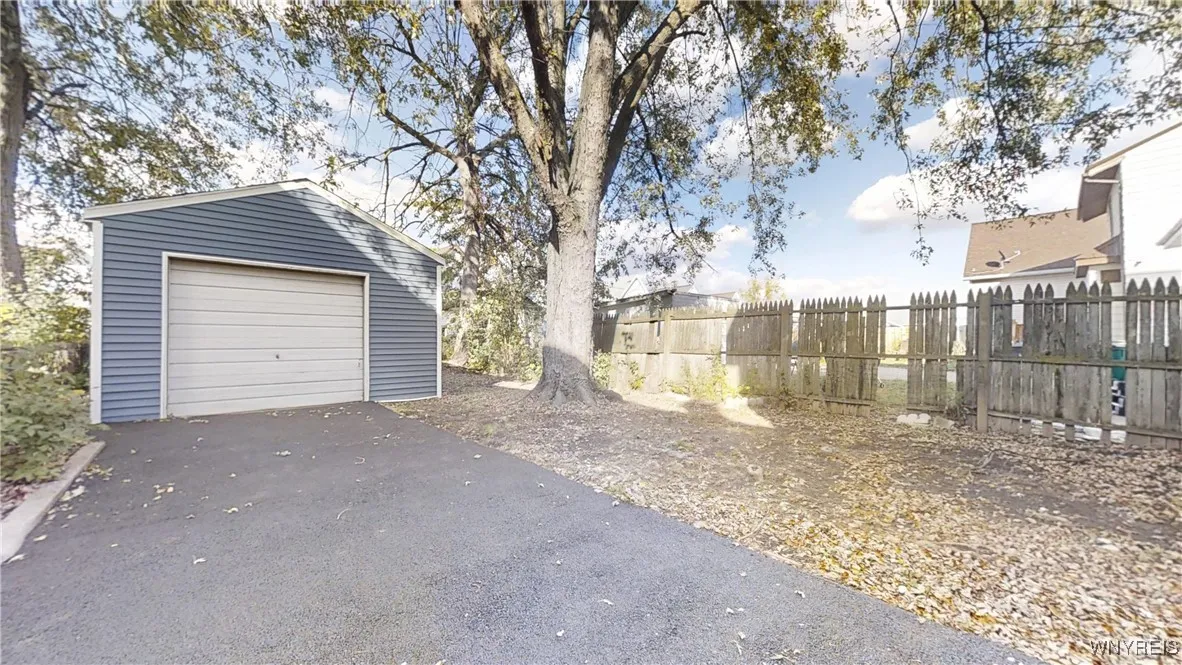 36 Layer Avenue, Buffalo, New York 14207, Buffalo, New York 14207, 3 Bedrooms Bedrooms, 7 Rooms Rooms,1 BathroomBathrooms,Residential,For Sale,36 Layer Avenue, Buffalo, New York 14207,0,B1644398