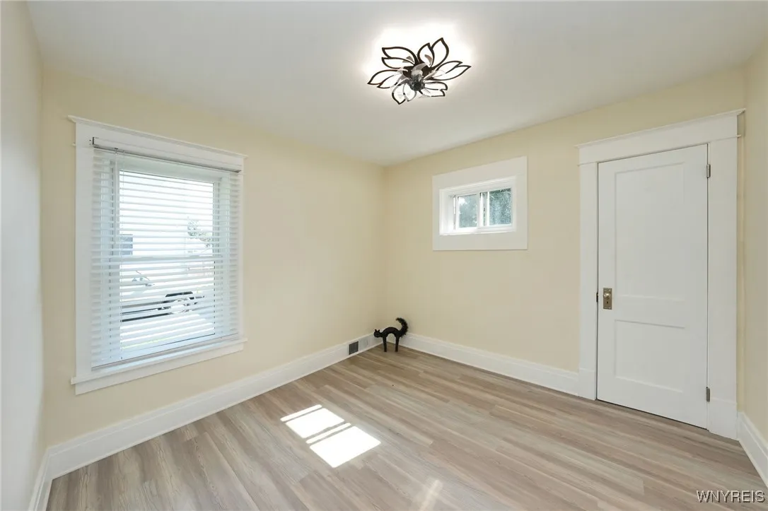 37 Houston Street, Buffalo, New York 14220, Buffalo, New York 14220, 4 Bedrooms Bedrooms, 7 Rooms Rooms,2 BathroomsBathrooms,Residential,For Sale,37 Houston Street, Buffalo, New York 14220,0,B1644495