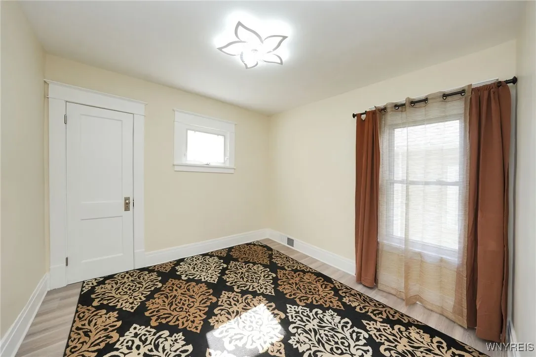 37 Houston Street, Buffalo, New York 14220, Buffalo, New York 14220, 4 Bedrooms Bedrooms, 7 Rooms Rooms,2 BathroomsBathrooms,Residential,For Sale,37 Houston Street, Buffalo, New York 14220,0,B1644495