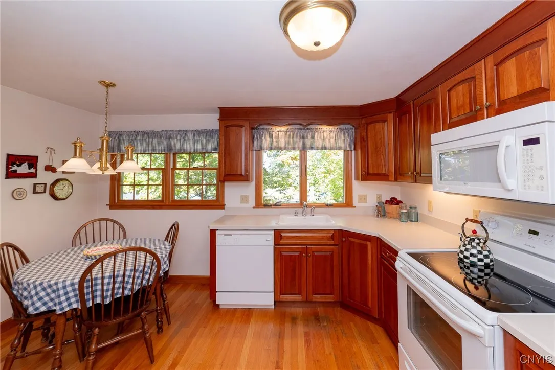 127 Hillside Way, Camillus, New York 13031, Camillus, New York 13031, 5 Bedrooms Bedrooms, 11 Rooms Rooms,2 BathroomsBathrooms,Residential,For Sale,127 Hillside Way, Camillus, New York 13031,0,S1644357